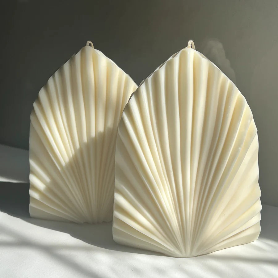 The Palm Candle - White